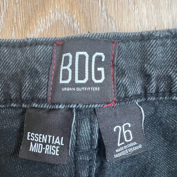 Urban Outfitters/BDG Mid-Rise Distressed Black Denim Shorts - Picture 4 of 4
